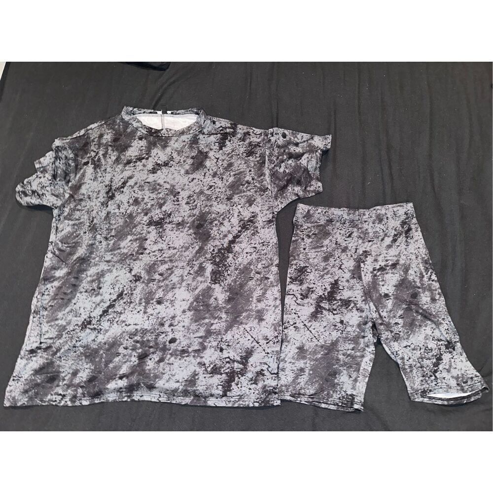 Fashion nova size XS set bike shorts and top